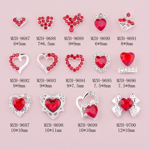 Set di decorazioni per unghie a cuore rosso con strass e fiocchi per la nail art