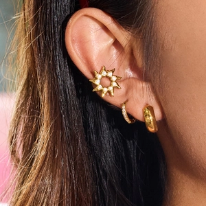Luxueuses Boucles d'Oreilles Soleil en Acier Inoxydable avec Strass Plaquées Or 18K Accessoires de Mode pour Femme Cadeau