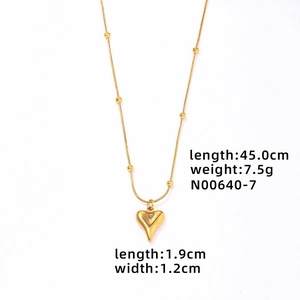 Detail view of golden heart pendant necklace showing 45cm length and 7.5g weight specs