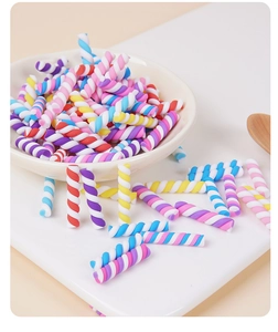 Détails macro de bâtons de guimauve en argile colorés pour bricolage et décor de gâteaux