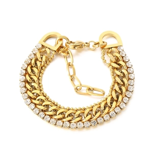 Three-layer stacked gold chain bracelet with zircon pavé, Cuban links and D-shaped charm