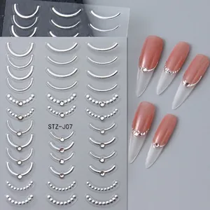 Autocollants 5D argentés pour ongles avec lignes chromées et strass brillants