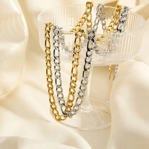 Gold and silver Figaro chain necklaces in stainless steel for a street style hip hop look