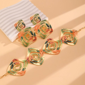 Parure de bijoux spirale carrée ajourée avec motifs tropicaux en vert et doré