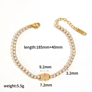 Détail du bracelet tennis plaqué or 18k avec zircons rectangulaires et dimensions