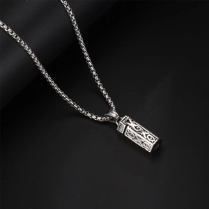 Collana per aromaterapia in argento con ciondolo a colonna traforata e catena a scatola