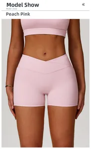 Detailansicht der pfirsichrosa Yoga-Shorts mit V-förmigem gekreuztem High-Waist-Bund