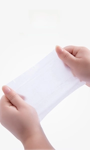 Close-up showing the stretch resistance and high durability of the lens cleaning cloth