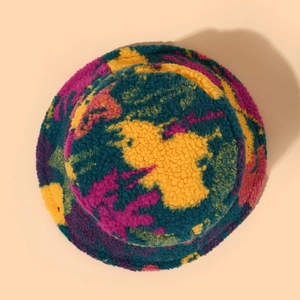 Cappello bucket in lana d'agnello colorata con design patchwork giallo, verde e viola