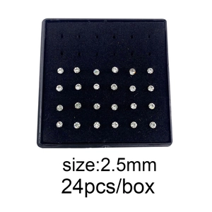 Vista superior de 24 piezas de piercings de nariz en acero inoxidable de 2,5 mm