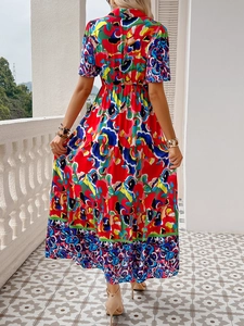 Robe à fleurs à manches courtes avec imprimé abstrait coloré et jupe à volants