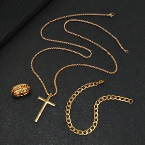 Parure collier croix en acier doré, bracelet gourmette et bague rotative
