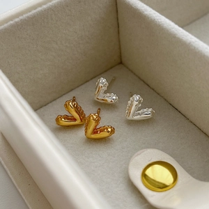 925 Sterling Silver Heart Shaped Stud Earrings For Women Korean Style Textured V Design Elegant Gold Silver Metal Earrings Jewelry