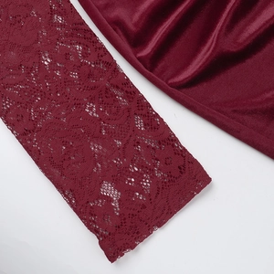 Dettaglio del tessuto in velluto bordeaux con cuciture in pizzo floreale per un look di lusso
