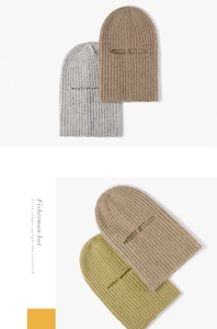 Dettaglio di passamontagna in maglia spessa grigio, marrone e verde per il caldo invernale