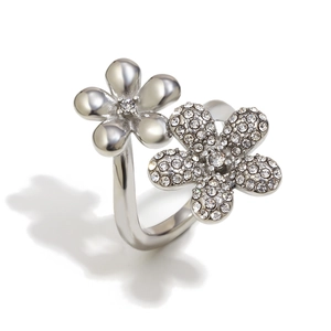 Bague élégante en acier inoxydable plaqué or 18K avec deux fleurs et zircons
