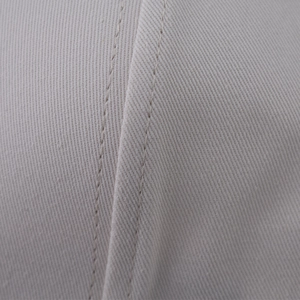 Gros plan détaillé du tissu en sergé de coton avec double couture renforcée