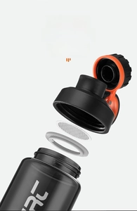 Detailed view of 304 stainless steel filter and silicone sealing ring for sports bottle