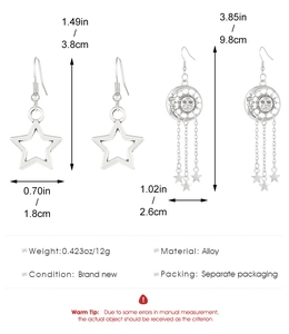 Dimensions détaillées des boucles d'oreilles pendantes étoile et lune en argenté
