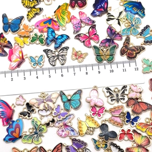 Bunte Schmetterlingsanhänger aus Legierung für DIY-Schmuck mit Lineal zur Größenmessung