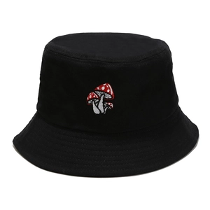 Bob noir en coton avec broderie de trois champignons rouges et blancs pour femmes