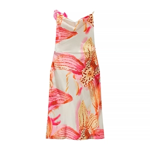 Robe courte en satin à imprimé orchidées rouges avec col bénitier pour vacances