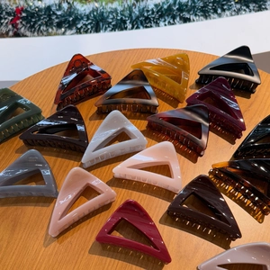 Triangle Hollow Hair Claw Clip Plastic Geometric Shark Clip Elegant Hair Accessory For Women Minimalist Style Solid Color