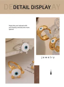Detailansicht der Ringe und Creolen mit Emaillierung im Evil-Eye-Stil in Gold und Silber