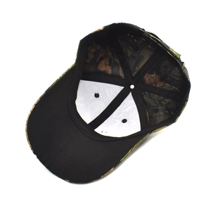 Casquette de baseball camouflage de jungle avec design à six panneaux et bord noir