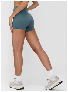 Détail arrière du short de yoga taille haute bleu sarcelle avec effet push-up