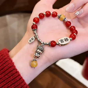 Elegantes Armband aus roten Achatperlen mit Glücksbringern im neuen chinesischen Stil