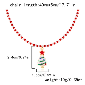 Detail view of a beaded Christmas tree necklace with 40+5cm length and 10g weight