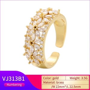 Elegante anello a fiore dorato con pietre di zirconia e fascia aperta regolabile