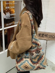 Retro plaid plush tote bag with bohemian geometric jacquard and large shoulder capacity