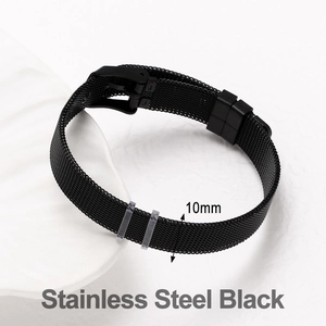 Detail eines 10 mm schwarzen Edelstahl-Geflechtarmbands mit Milanese-Webart und mattem Finish