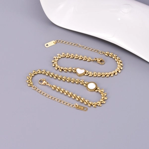 Exquisite 18K gold plated titanium steel bracelet with white shell heart and round charms