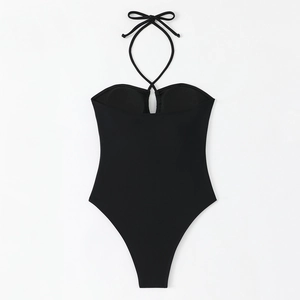 Maillot de bain une pièce noir à licou avec découpes et détail de nœud papillon au cou