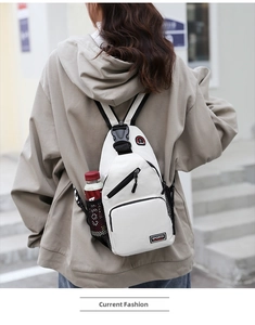 Sac de poitrine blanc en nylon avec poche latérale en filet et logo de sport en plein air