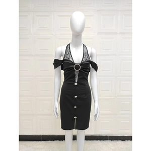 Robe moulante noire sexy avec licou en dentelle et boucle en strass étincelante