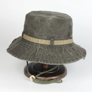 Chapeau de soleil à large bord en coton lavé vert olive avec cordon réglable