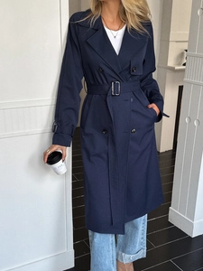 Trench doppiopetto blu scuro da donna con cintura regolabile per uno stile casual chic
