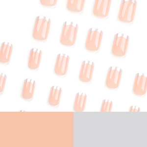 Faux ongles courts carrés français nude rose avec pointes argentées effet miroir