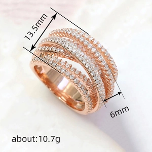 Bague multicouche croisée en or rose avec zircons micro-pavés largeur 13,5 mm