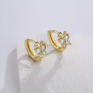 Elegante 18K vergulde vlinder oorknopjes met fonkelende zirkonia op witte steen