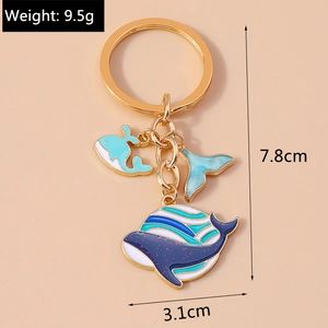 Porte-clés baleine en métal avec breloques de queue bleue, poids 9,5g et hauteur 7,8cm