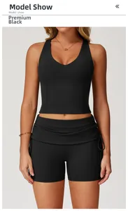 Detail der schwarzen High-Waist-Yogashorts mit verstellbarem Kordelzug und elastischem Stoff