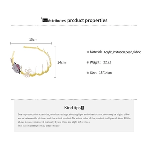 Detail view of yellow cat hairband with pearls and 15x14cm size specifications