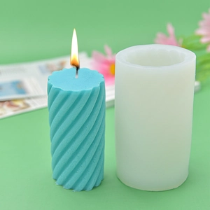 Zylindrische Silikonform für DIY-Kerzen und himmelblaue geometrische Duftkerze