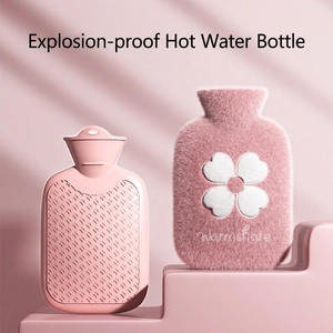 Bouillotte en peluche rose avec broderie florale et réservoir interne en PVC