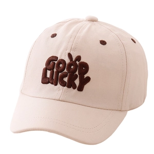 Casquette de baseball enfant avec broderie GOOD LUCKY marron sur coton beige clair